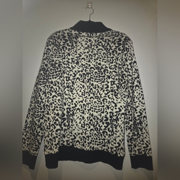 Calvin Klein Womems Animal Print Sweater. EUC Size M - Picture 2 of 8